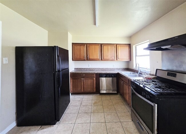 Building Photo - 12121 Hoblitzelle Dr