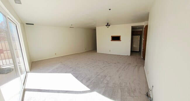 Building Photo - 1111 Horizon Dr