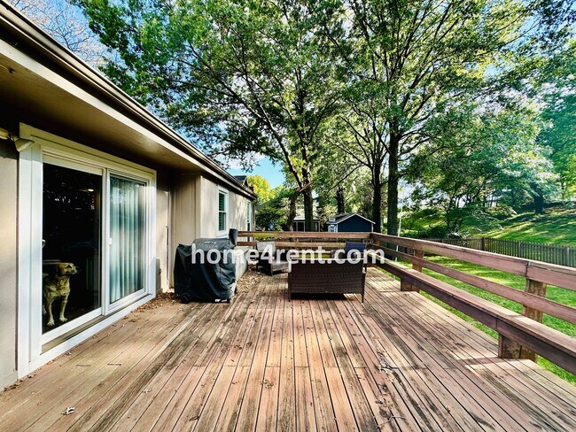 Building Photo - A Lovely, Four Bedroom Lenexa Home w/ Wood...