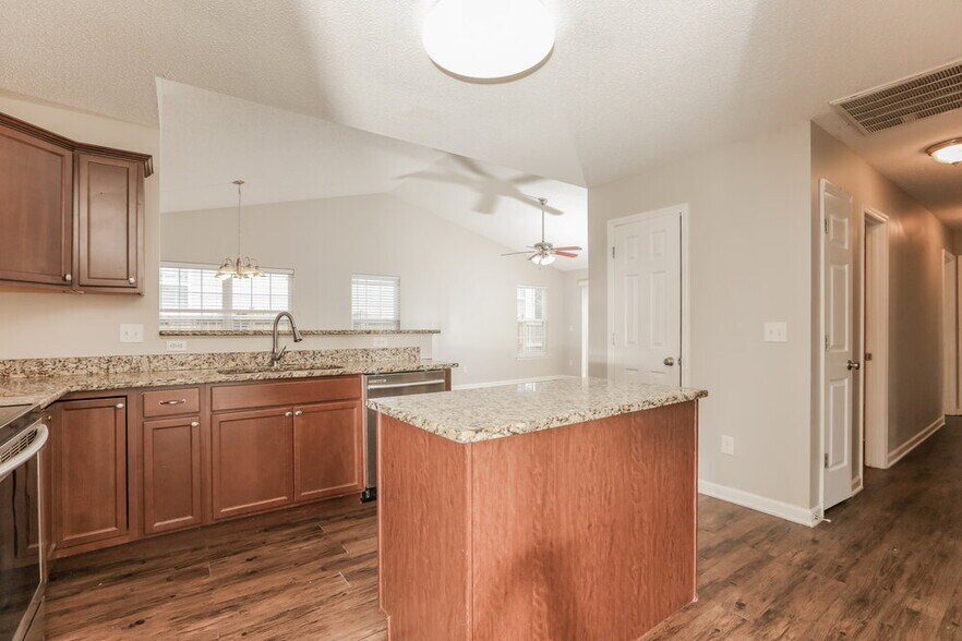 Building Photo - 4013 Apperson Dr