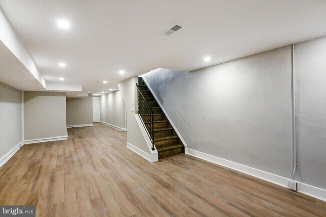 Building Photo - Gorgeously renovated classic row home with Off-Street Parking