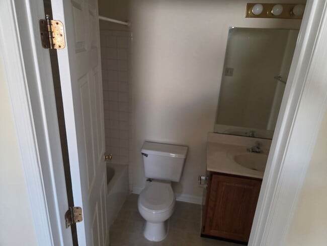 Building Photo - 131 Attic Ct