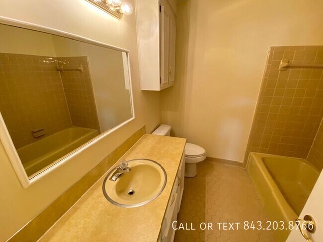 Building Photo - 654 McCutchen St