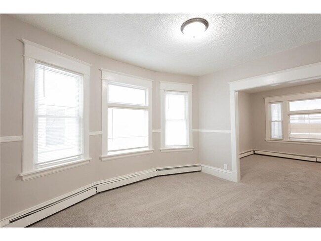 Building Photo - 678 Hawthorne Ave E