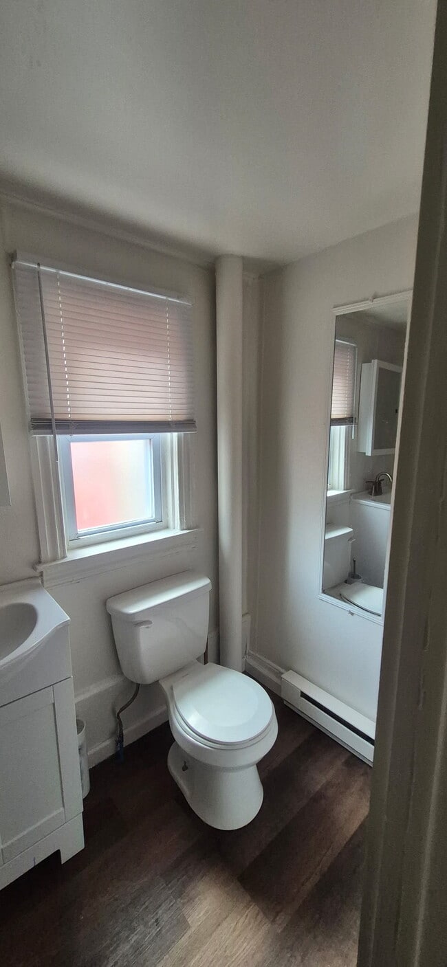 Building Photo - 423 Orange St