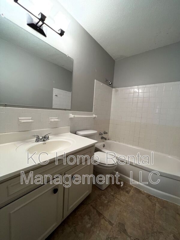 Building Photo - 9338 Bluejacket St