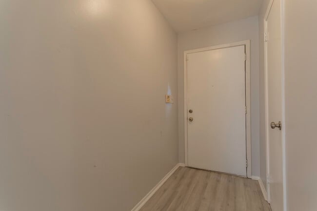 Building Photo - 497 Joyce St