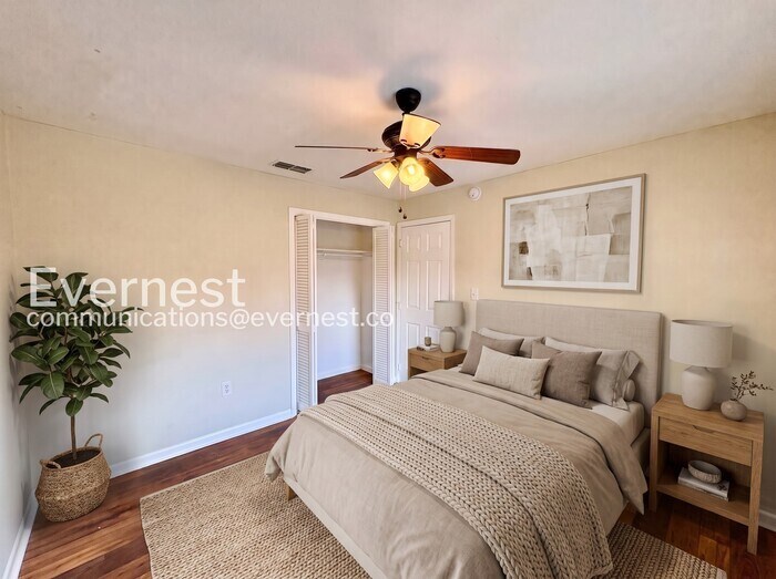 Building Photo - 502 El Camino Real S
