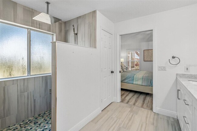 Building Photo - Stunning Custom Rental in Gated 55+ Royal ...