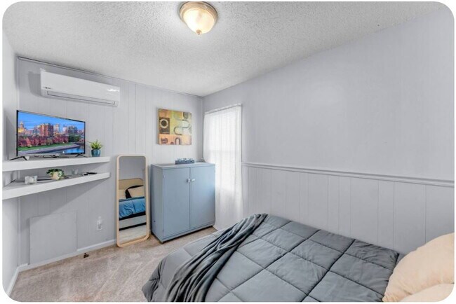 Building Photo - Furnished 1-Bedroom Apartment with Private Entrance and Free Laundry