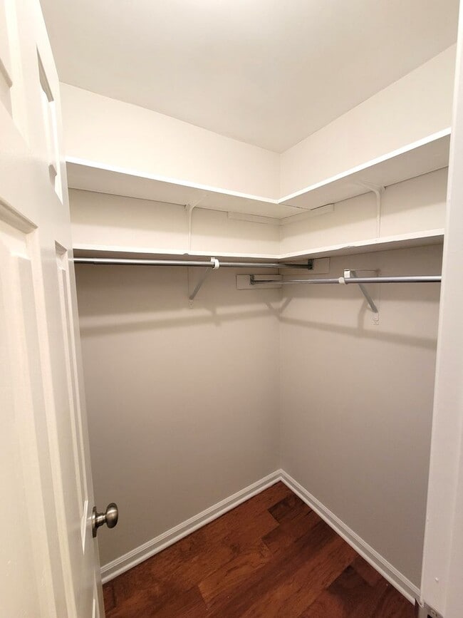 Building Photo - 2 Bedroom Condo in Heart of SouthPark!!