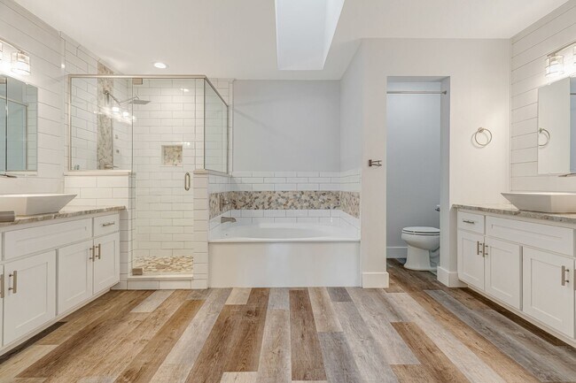 Building Photo - Beautifully Updated Home in Navarre!