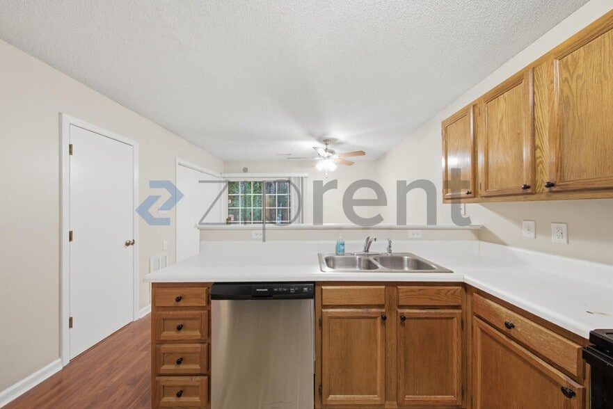 Building Photo - 10 Hartford Ct