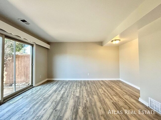 Building Photo - 9117 E Nassau Ave