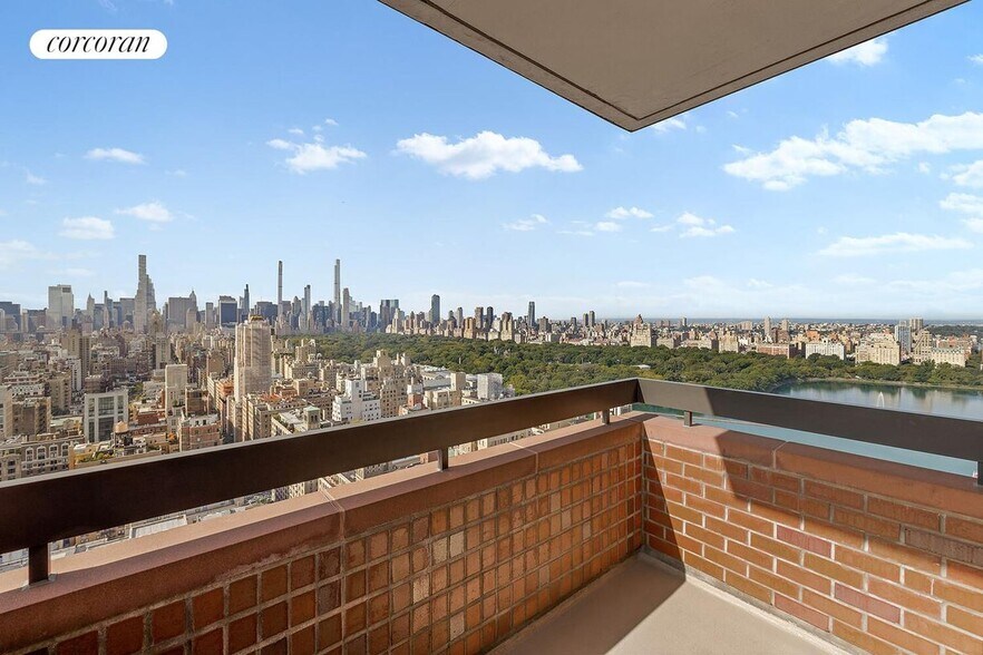Building Photo - 45 E 89th St