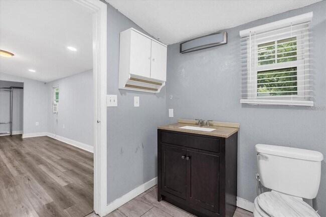 Building Photo - 1502 Daroca Dr