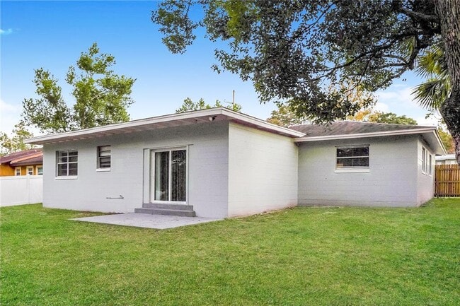 Building Photo - 6129 Hialeah St