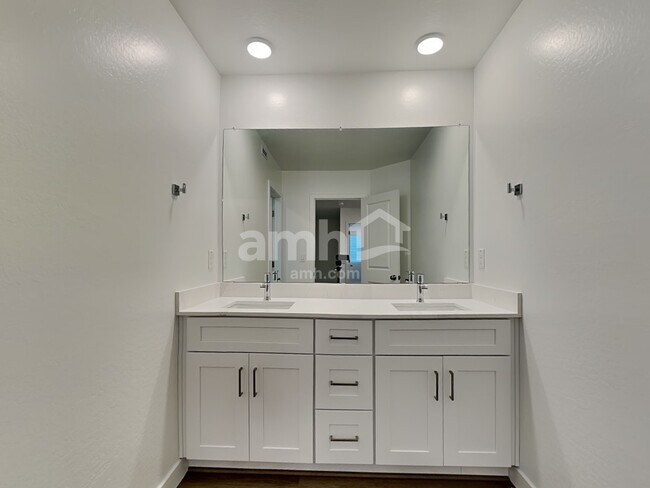 Building Photo - 9817 W Parkway Dr