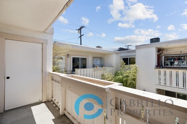 Building Photo - Beautiful 2bd/2ba 2nd Floor Condo with Bra...