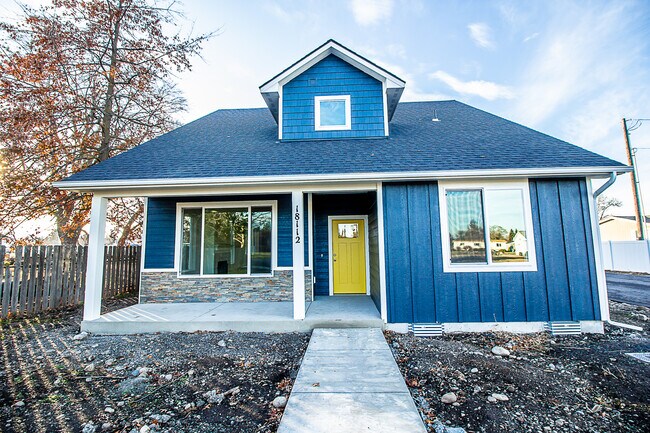 Building Photo - 18112 E Riverway Ave
