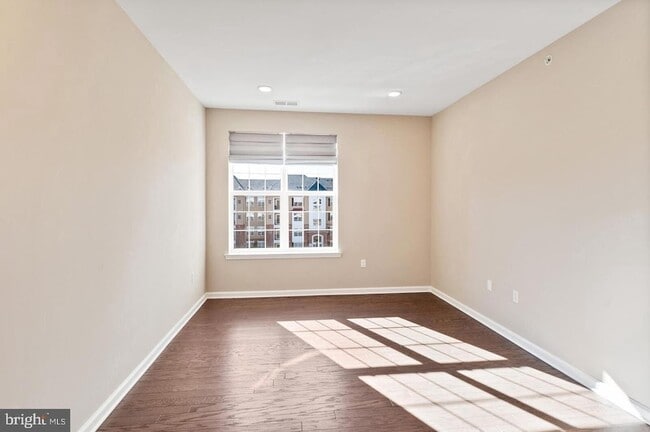 Building Photo - 944 Halifax Pl