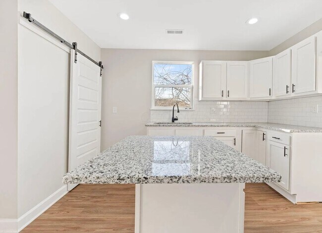 Building Photo - Elegant 3 Bedroom Home with First-Floor Laundry and Modern Style