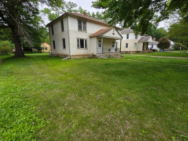 Building Photo - 620-622 Ripley Ave