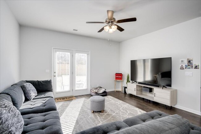 Building Photo - 5132 Captain Dr