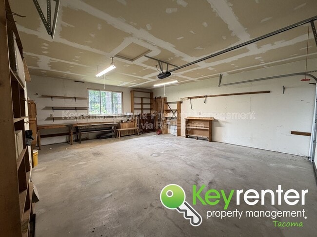 Building Photo - 629 Sandra Lee Ct SE