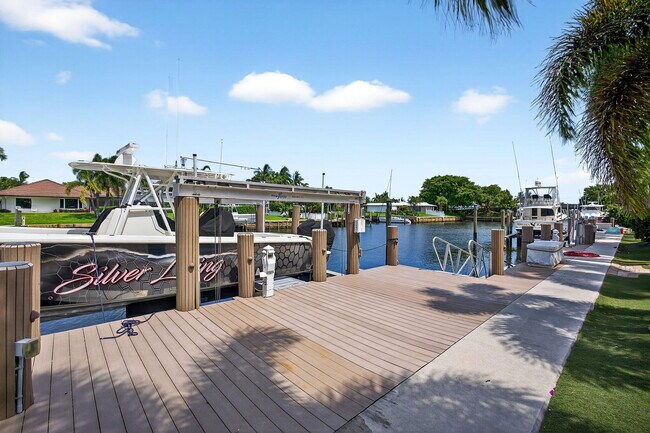 Building Photo - 728 Waterway Dr