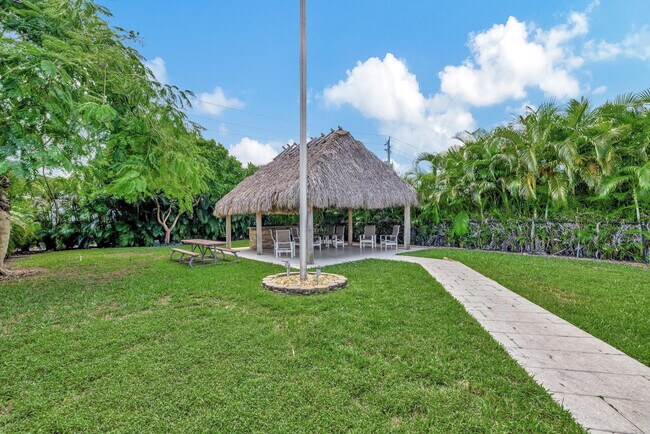 Building Photo - 3121 NE 51st St