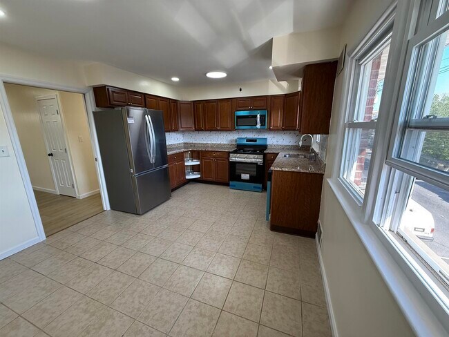 Building Photo - 588 Avenue A