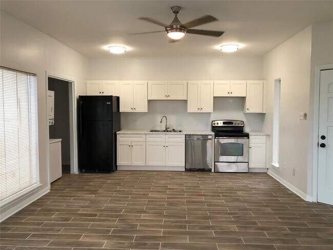 Building Photo - April Villas Triplex