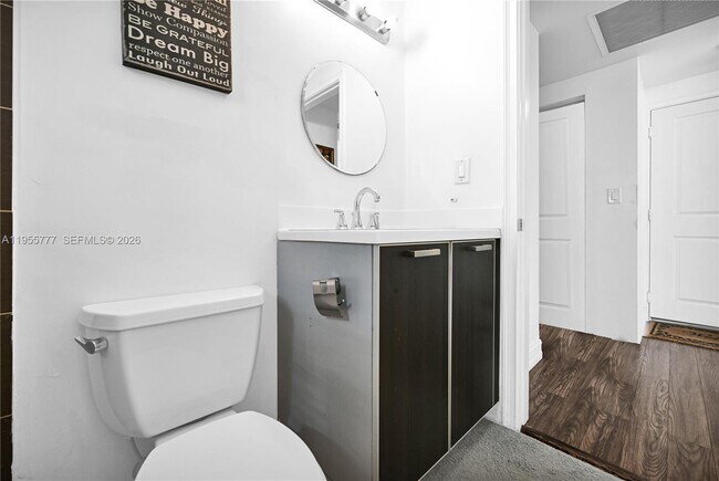 Building Photo - 621 11th St