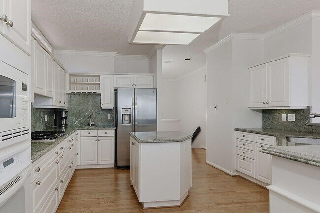 Building Photo - 12374 Lake Vista Dr