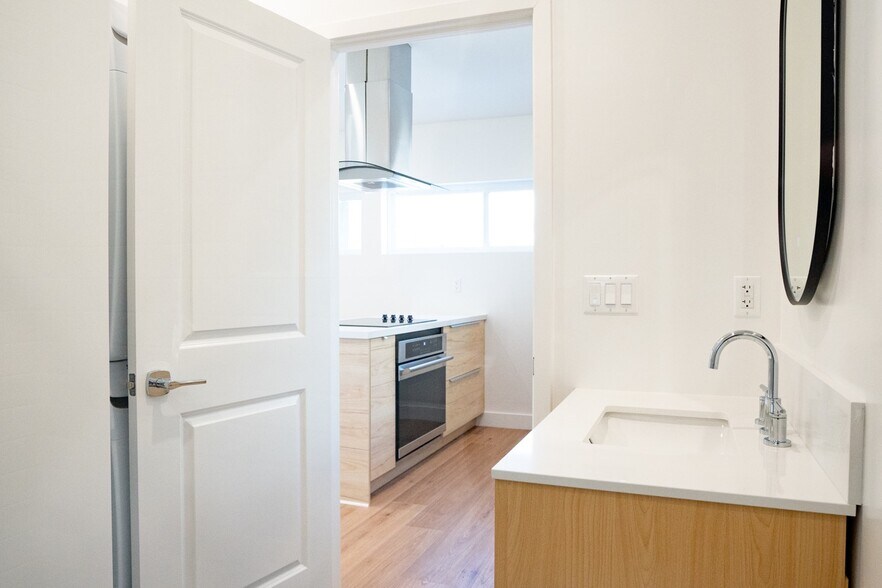 Building Photo - 4124 W Ave 42