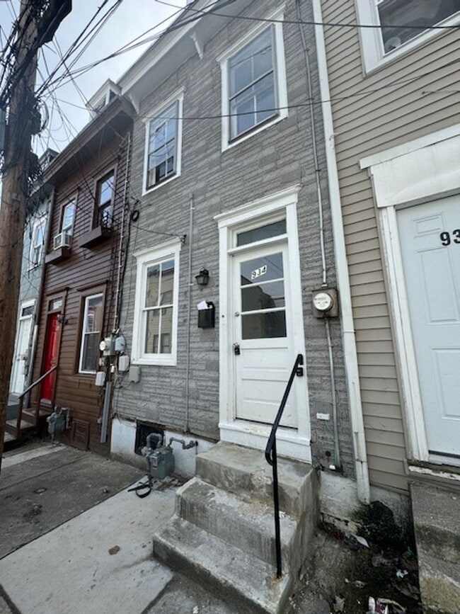 Building Photo - 3-Bedroom/1-Bathroom Home in Allentown