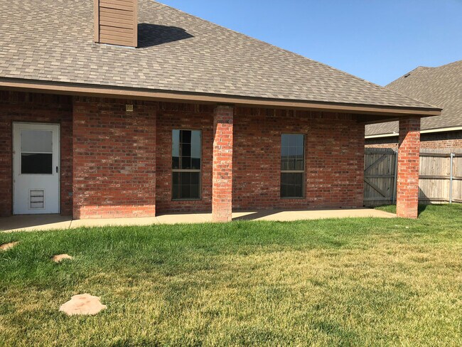 Building Photo - Located in HERITAGE HILLS !!! 2016 Built, ...