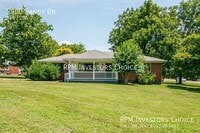 Building Photo - 2400 Sandy Dr