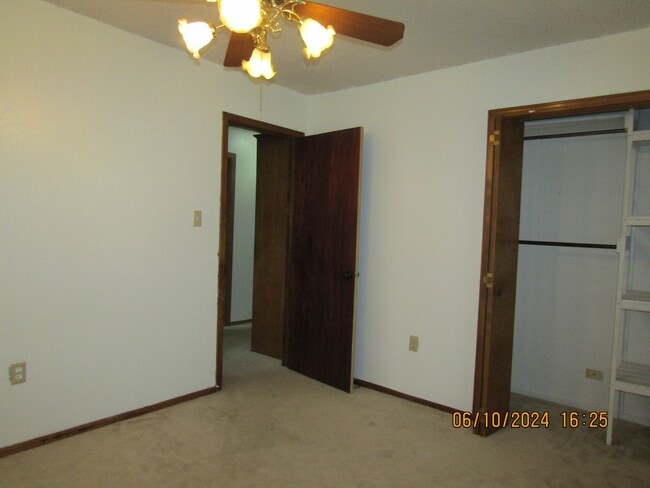 Building Photo - Great home located in Terrace Hills!
