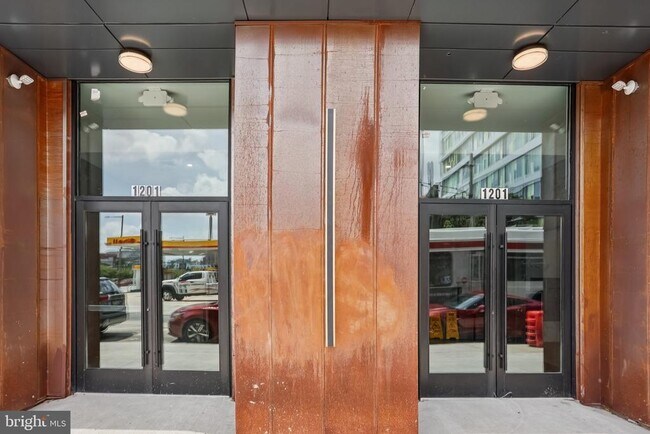 Building Photo - 1201 Vine St