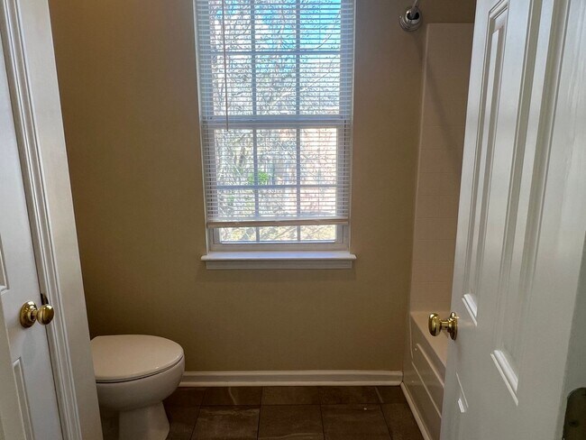 Building Photo - ** 1 Month Free Rent** Beautiful 3 Bedroom/ 2.5 Bath Unfurnished Townhouse in Wellstone!