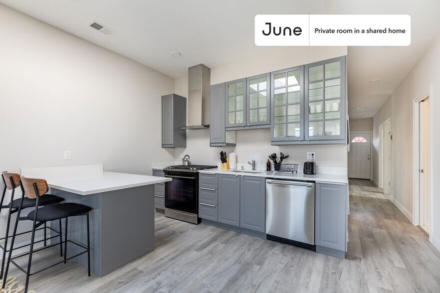 Building Photo - Room in Shared 5 bed/2 bath home in JFK/UMass