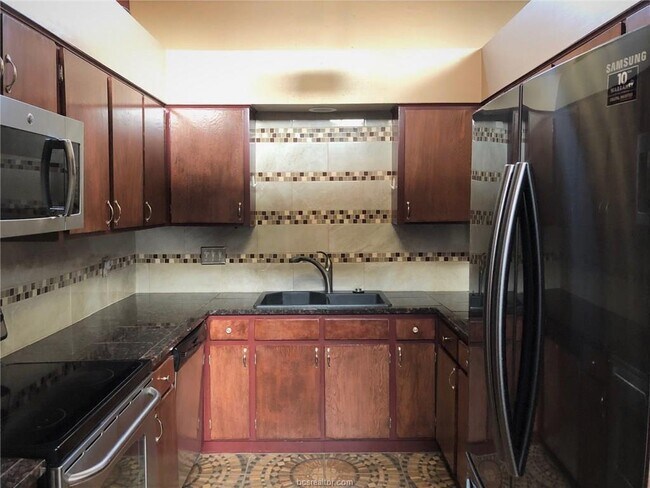 Building Photo - 1527 Wolf Run