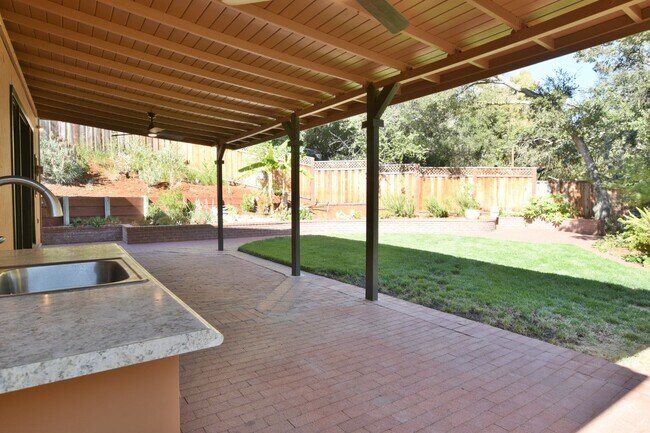 Building Photo - 5318 Fairway Dr