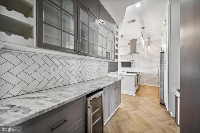 Building Photo - 2012 D St NE