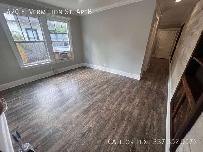 Building Photo - 420 E Vermilion St