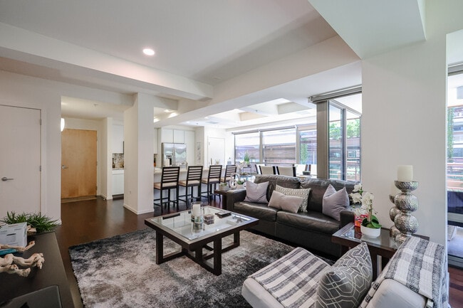 Building Photo - 7121 E Rancho Vista Dr
