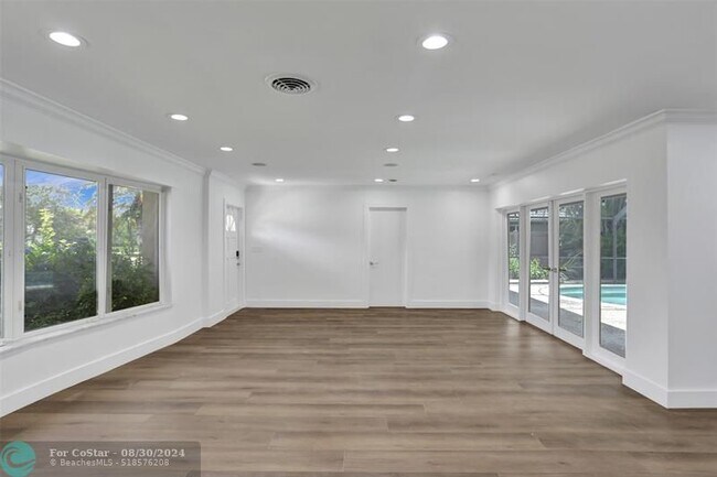 Building Photo - 161 SW 75th Ave