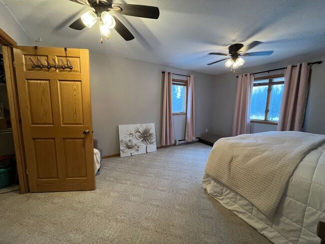 Building Photo - Beautiful 3 Bedroom / 2 Bath on 7 Acres!